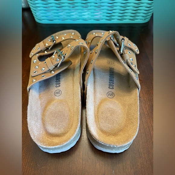 CUSHIONAIRE Women's Landon Cork footbed Sandal with comfort - Picture 2 of 11